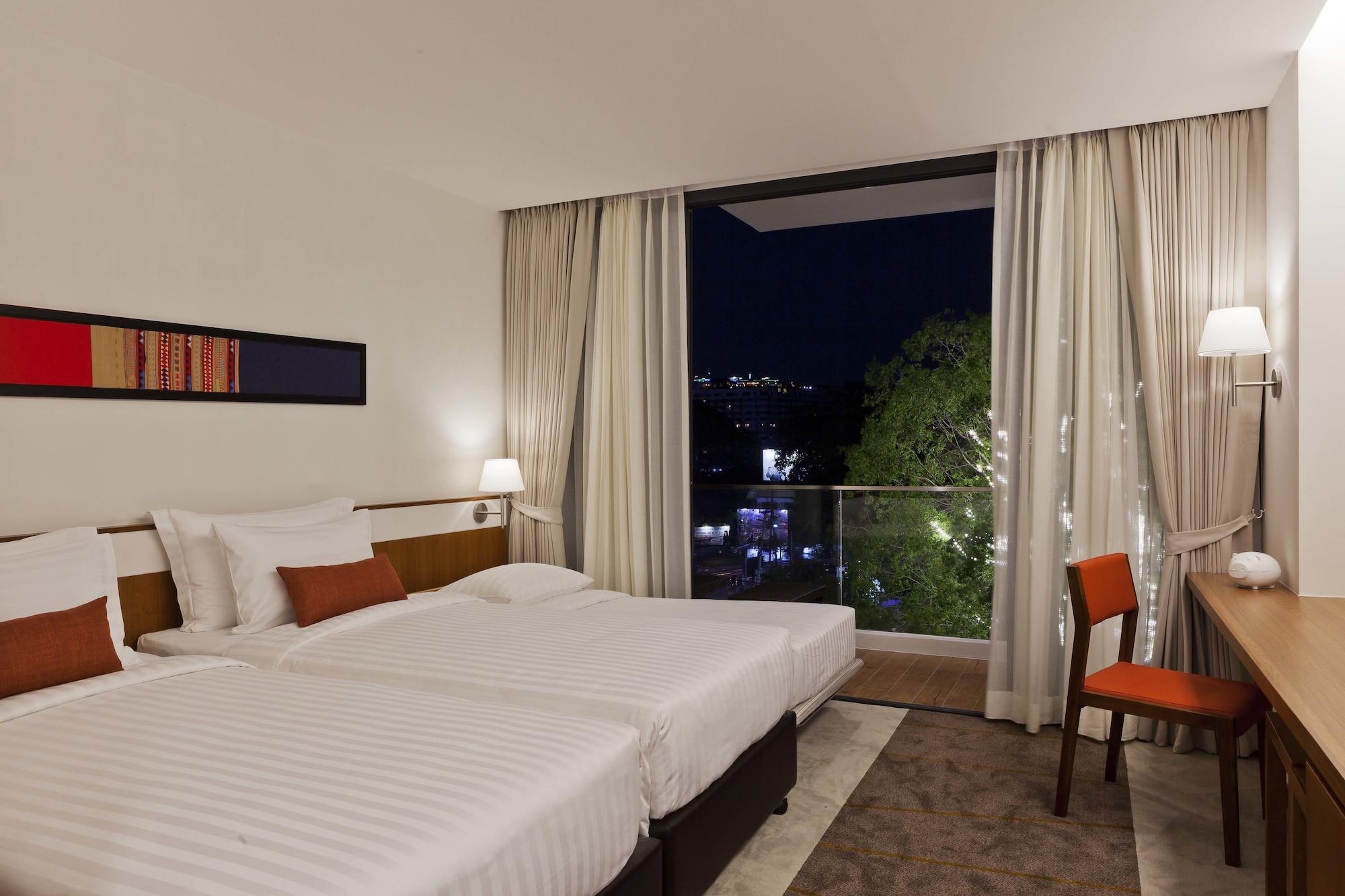 Eastin Tan Hotel Чиангмай Екстериор снимка
