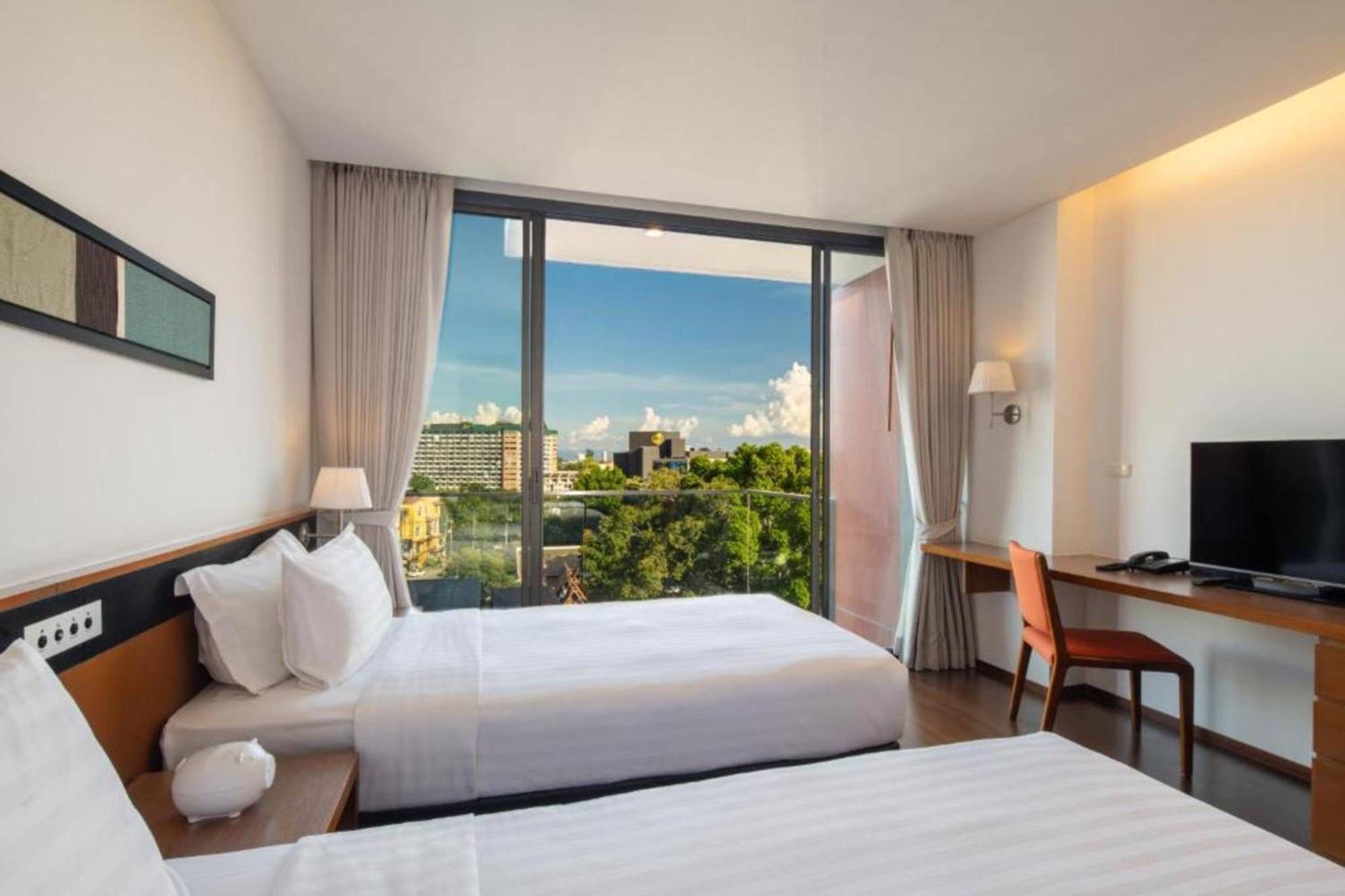 Eastin Tan Hotel Чиангмай Екстериор снимка